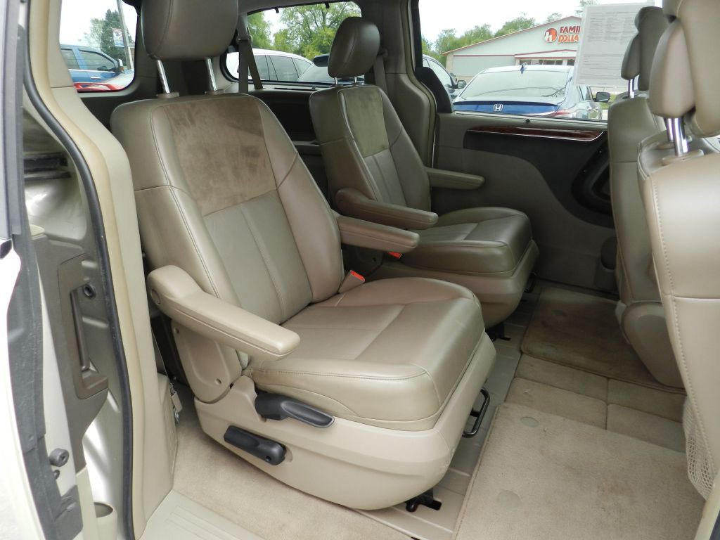 2014 Chrysler Town & Country Image 13