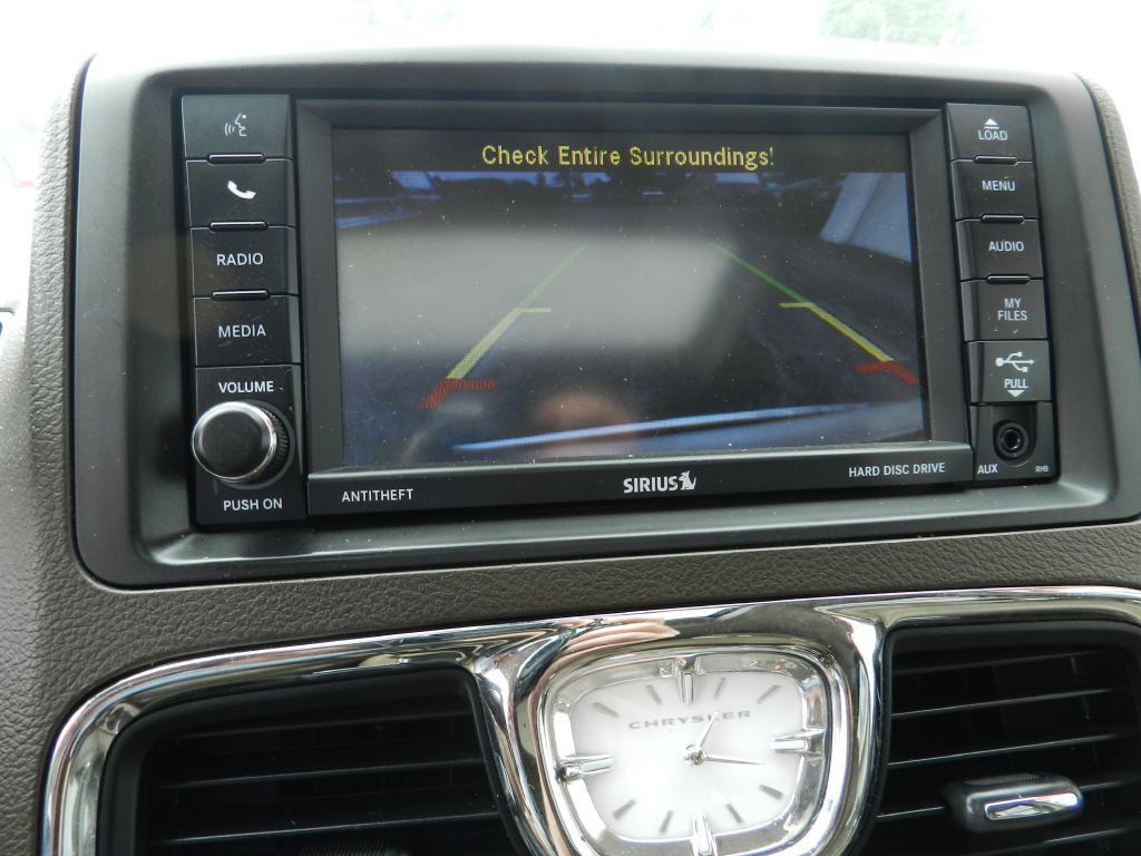 2014 Chrysler Town & Country Image 19