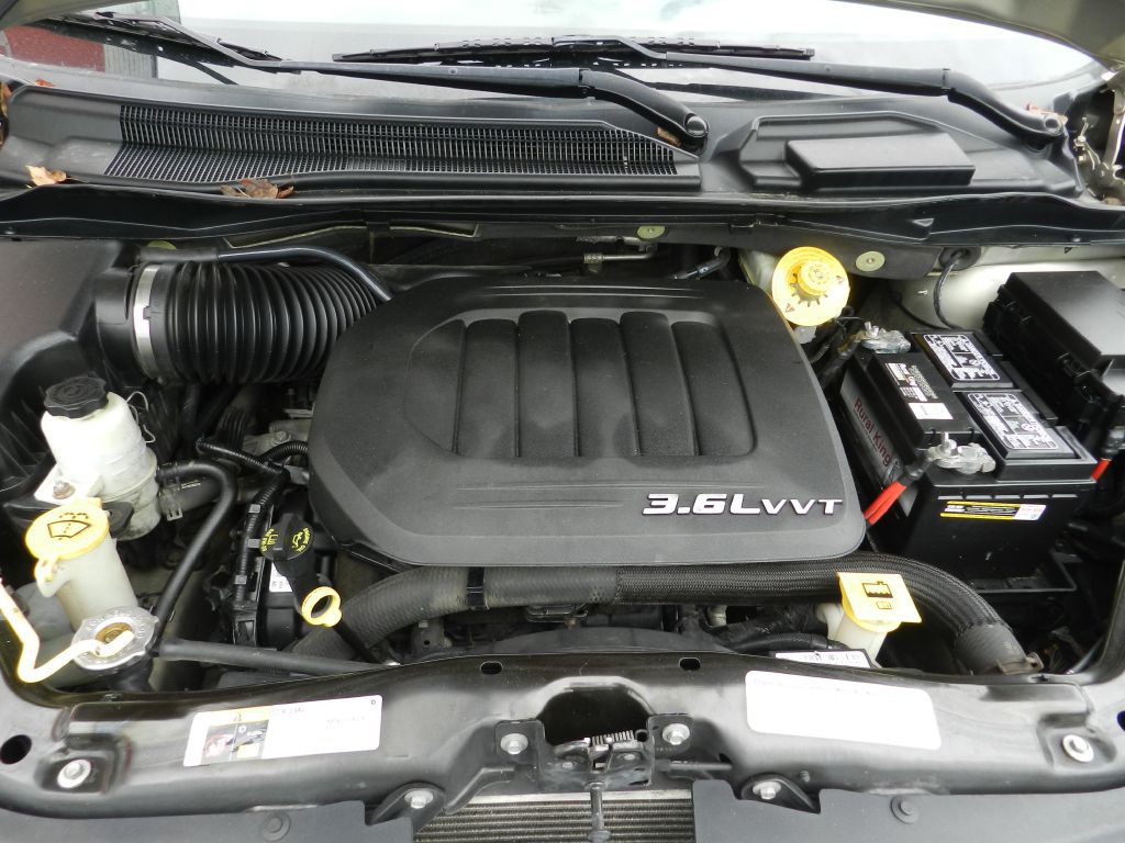 2014 Chrysler Town & Country Image 21