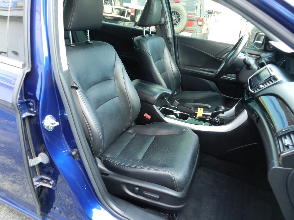 2017 Honda Accord Image 11