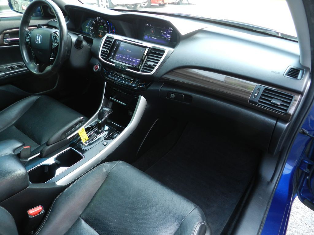 2017 Honda Accord Image 13