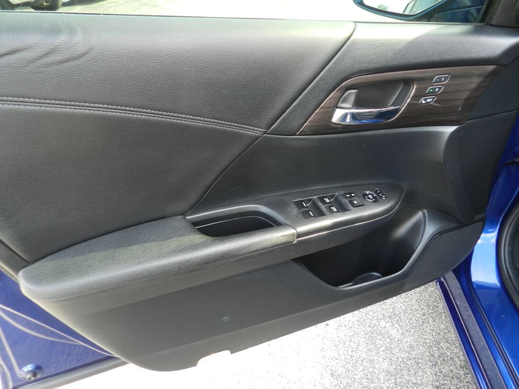 2017 Honda Accord Image 15