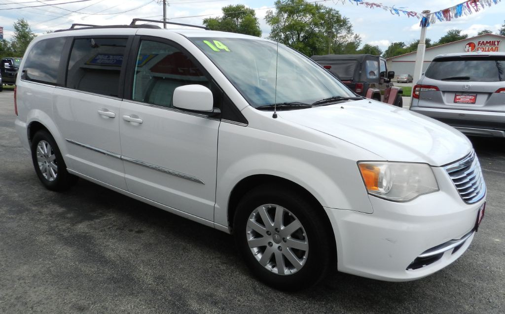 2014 Chrysler Town & Country Image 5