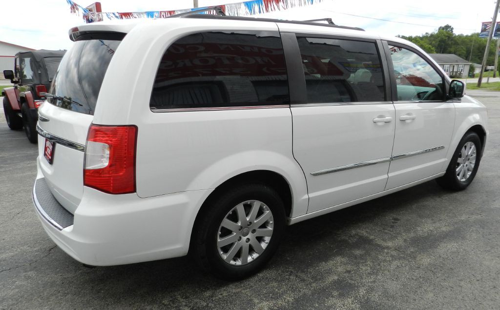 2014 Chrysler Town & Country Image 6