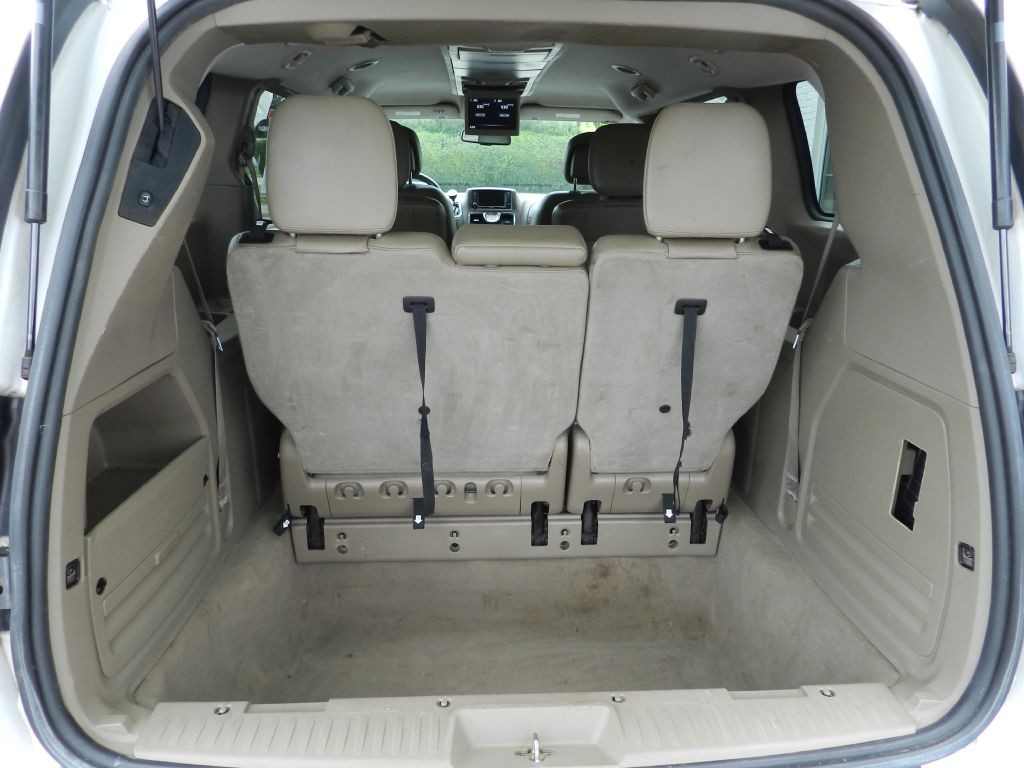 2014 Chrysler Town & Country Image 18