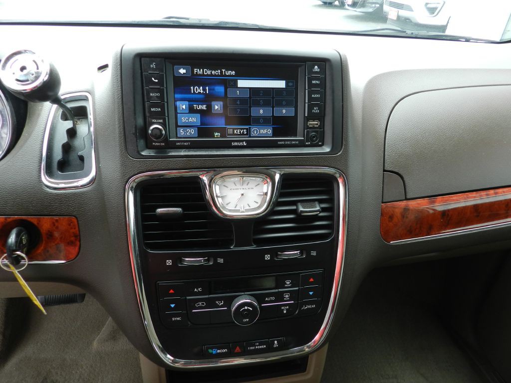 2014 Chrysler Town & Country Image 20