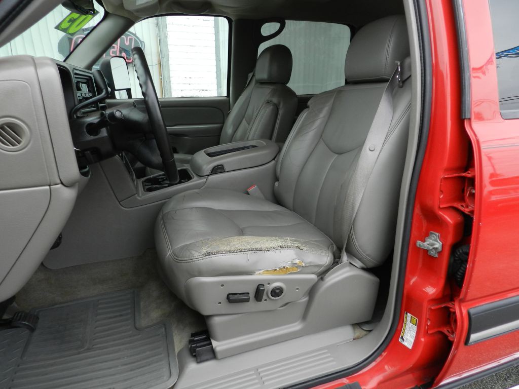 2005 Chevrolet Silverado 1500 Image 2