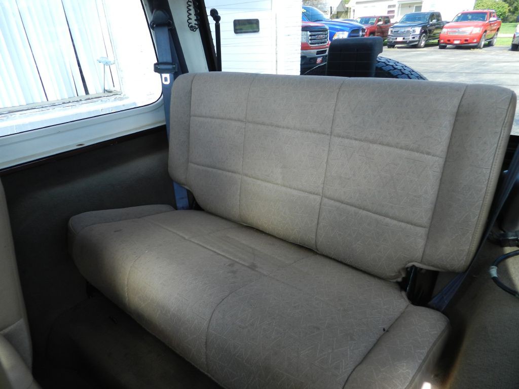 2002 Jeep Wrangler Image 10