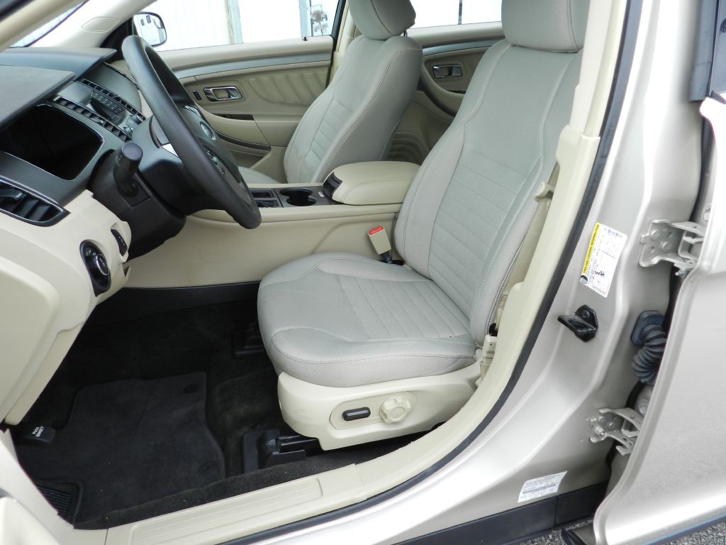 2018 Ford Taurus Image 2