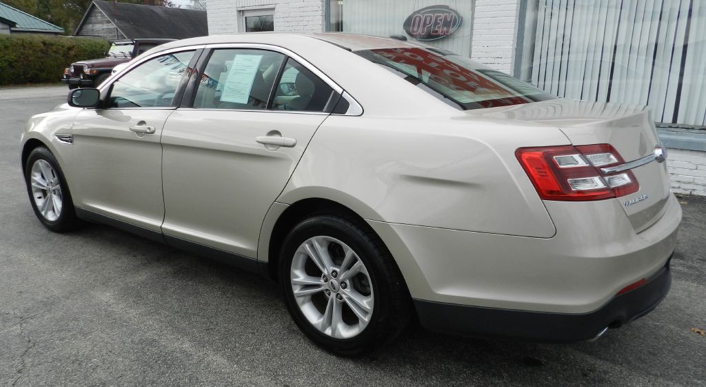 2018 Ford Taurus Image 8