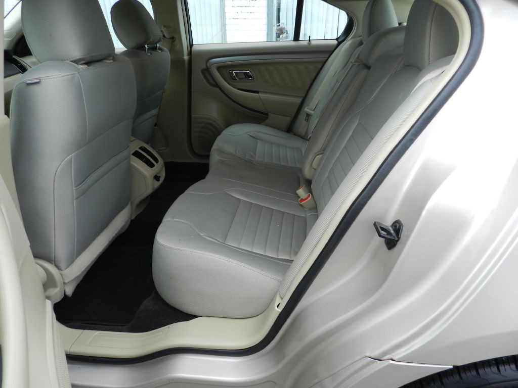 2018 Ford Taurus Image 10