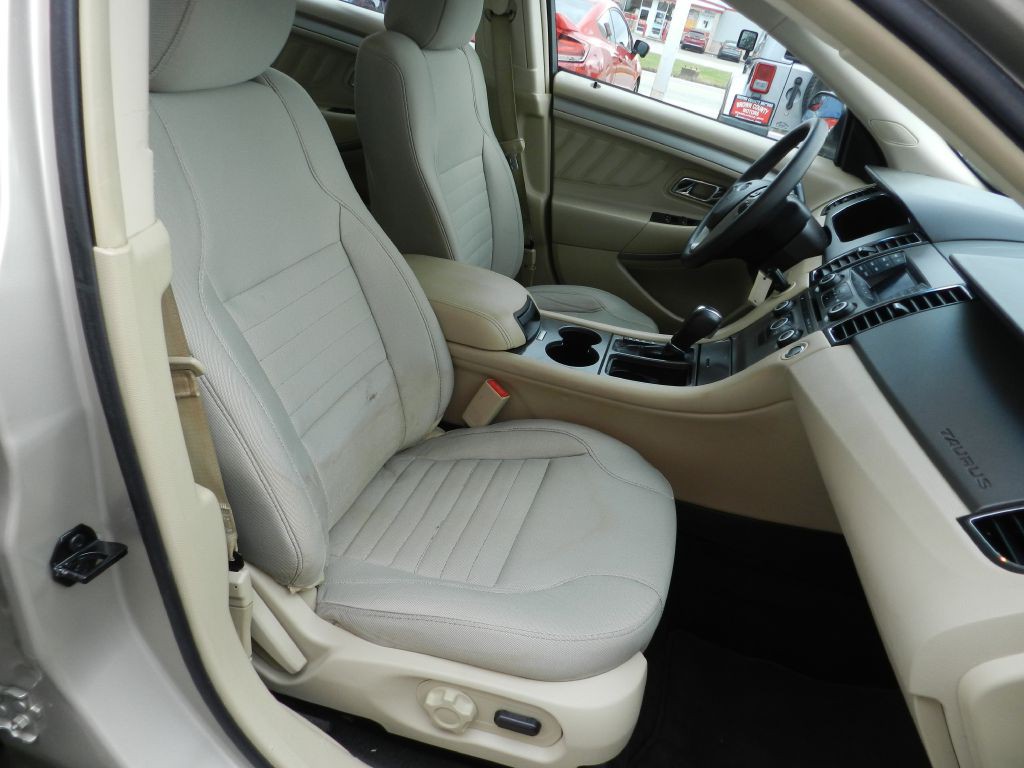 2018 Ford Taurus Image 11