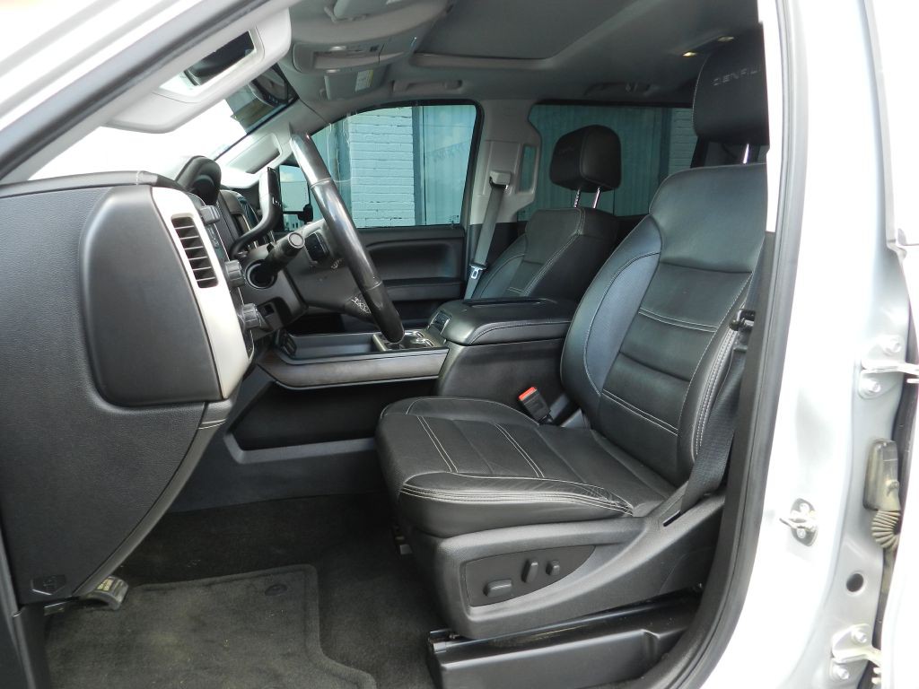 2018 GMC Sierra Image 2