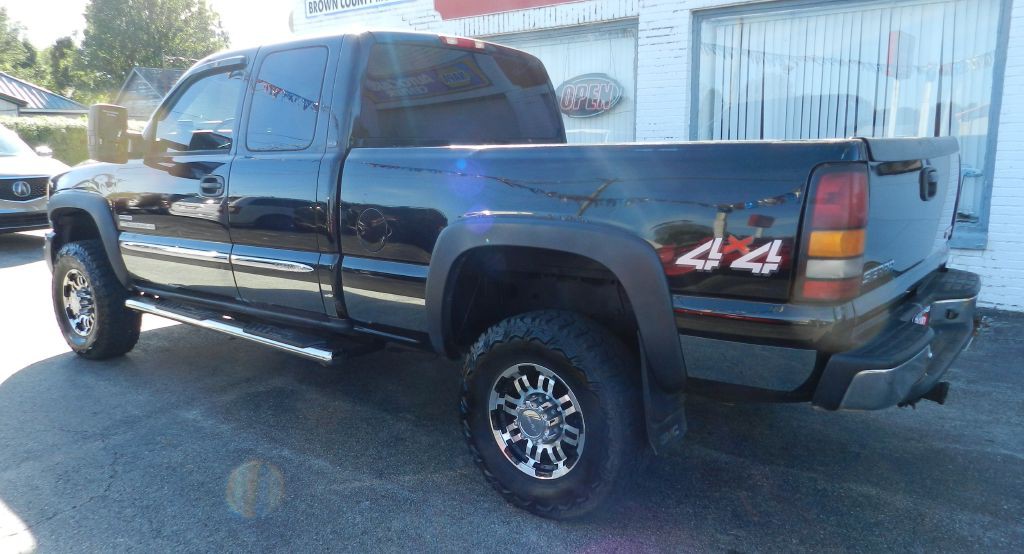 2004 GMC Sierra Image 8