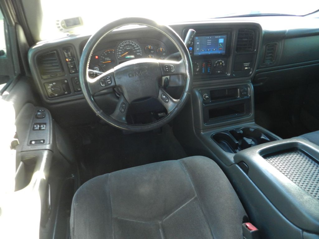 2004 GMC Sierra Image 9