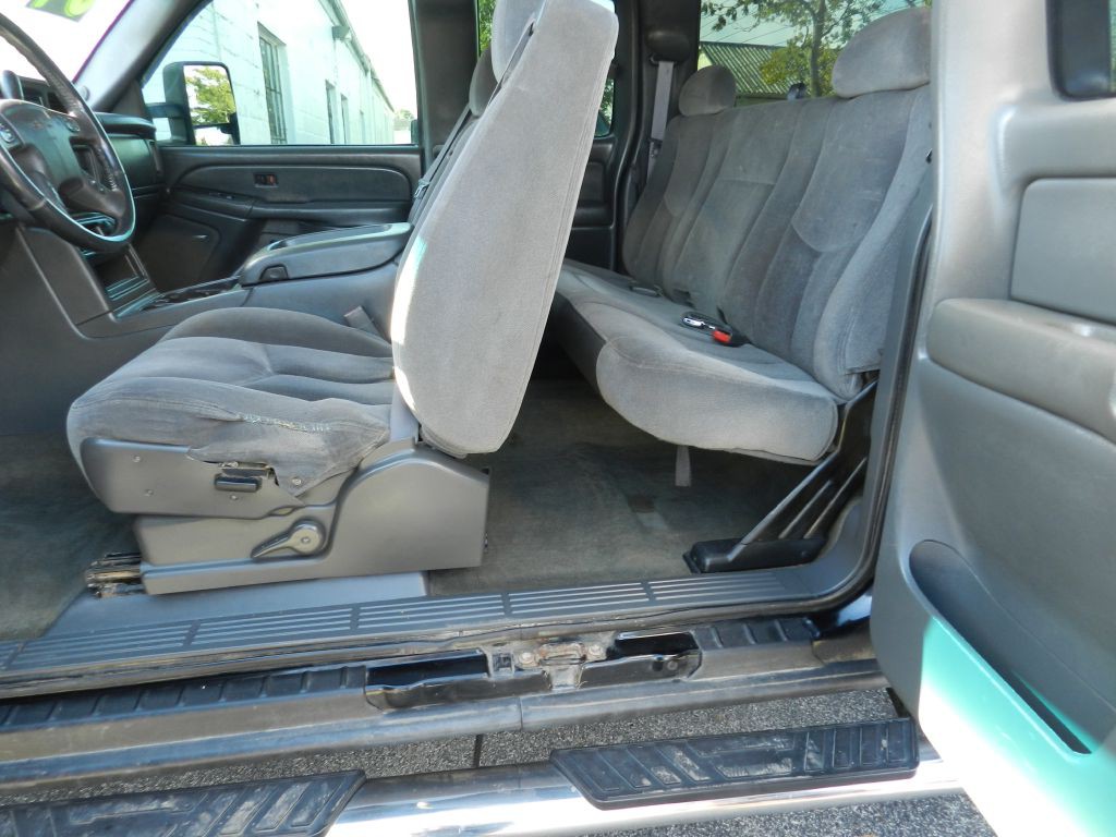 2004 GMC Sierra Image 10