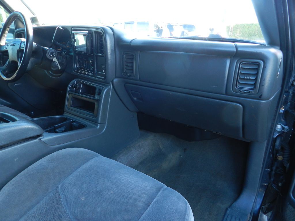 2004 GMC Sierra Image 13