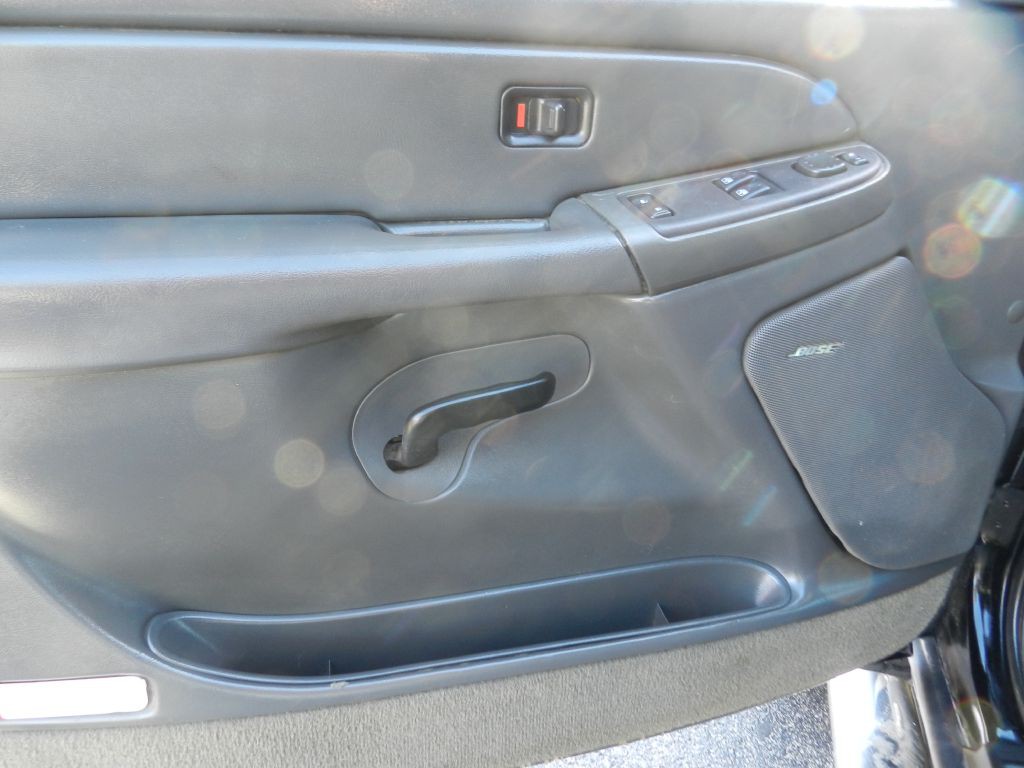 2004 GMC Sierra Image 15