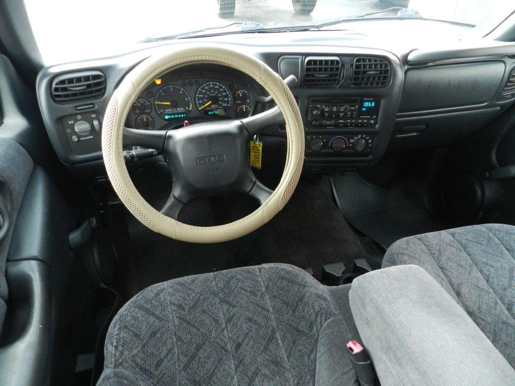 2001 GMC Sonoma Image 9