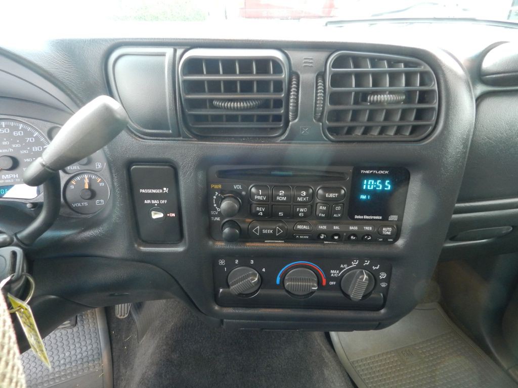 2001 GMC Sonoma Image 16