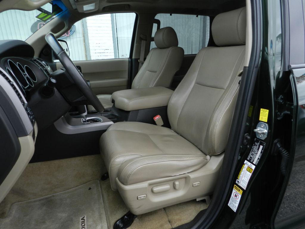 2010 Toyota Sequoia Image 2