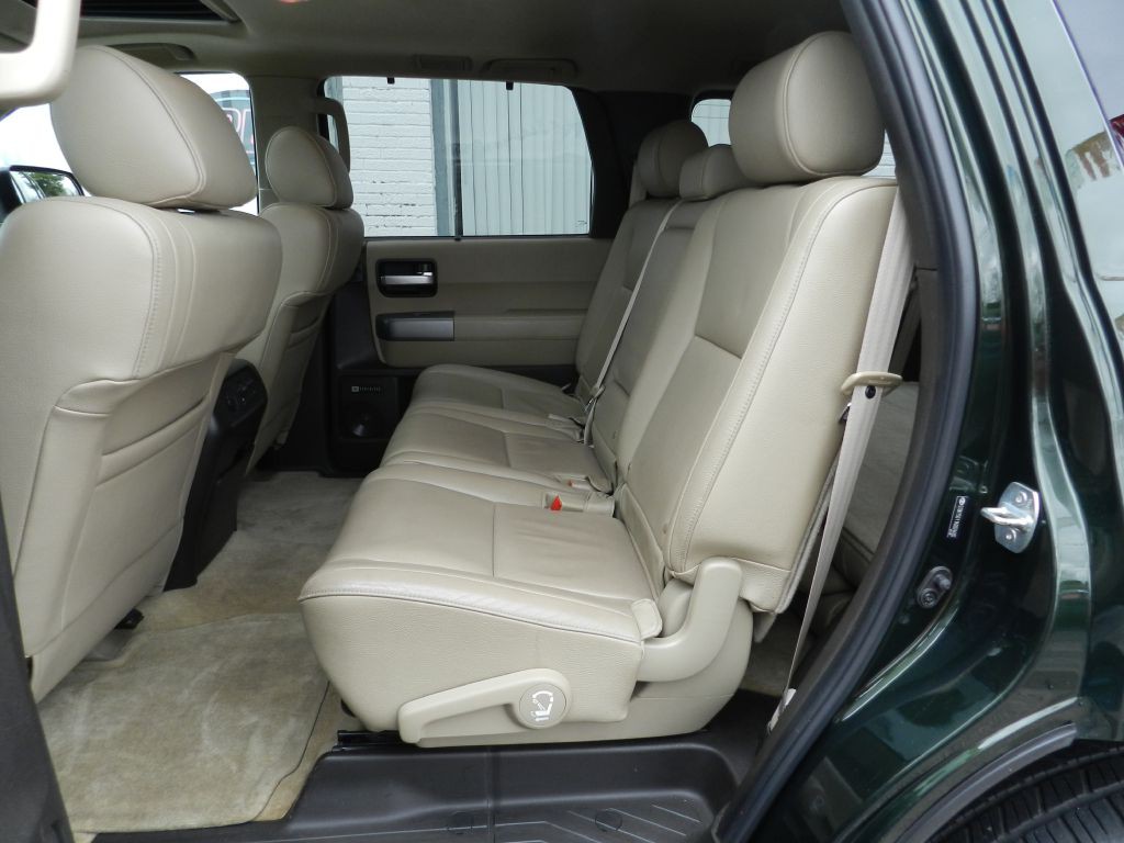 2010 Toyota Sequoia Image 10