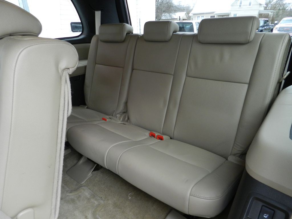 2010 Toyota Sequoia Image 11