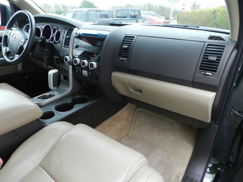 2010 Toyota Sequoia Image 15
