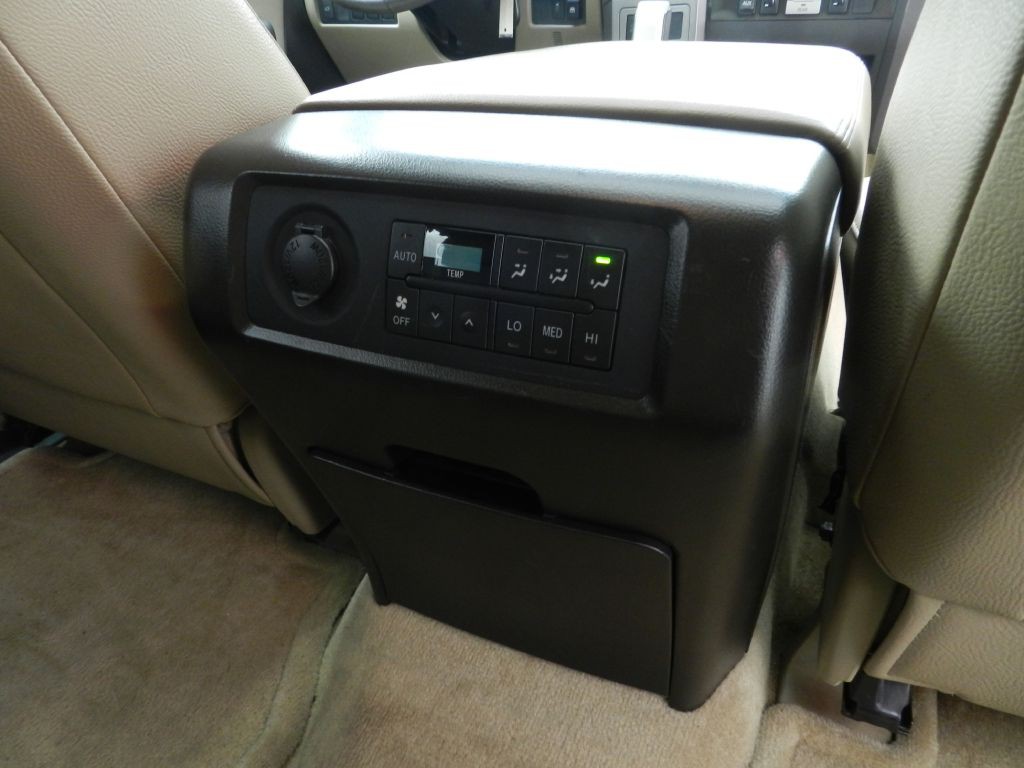2010 Toyota Sequoia Image 16