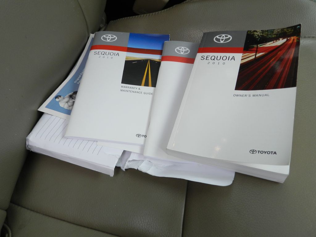 2010 Toyota Sequoia Image 17