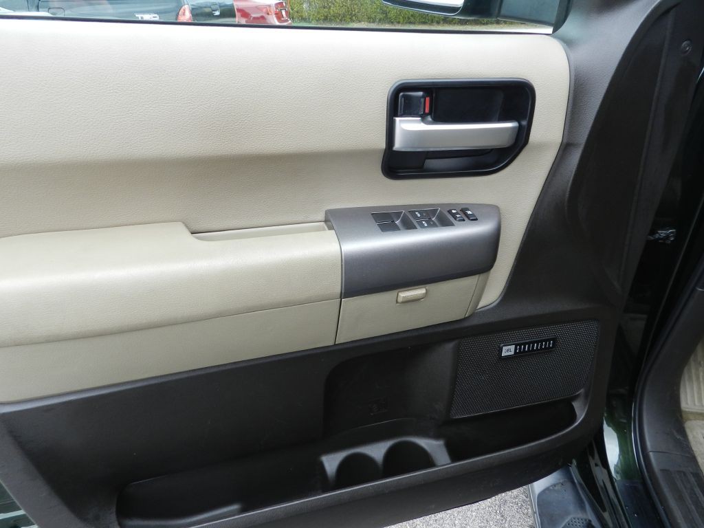 2010 Toyota Sequoia Image 19