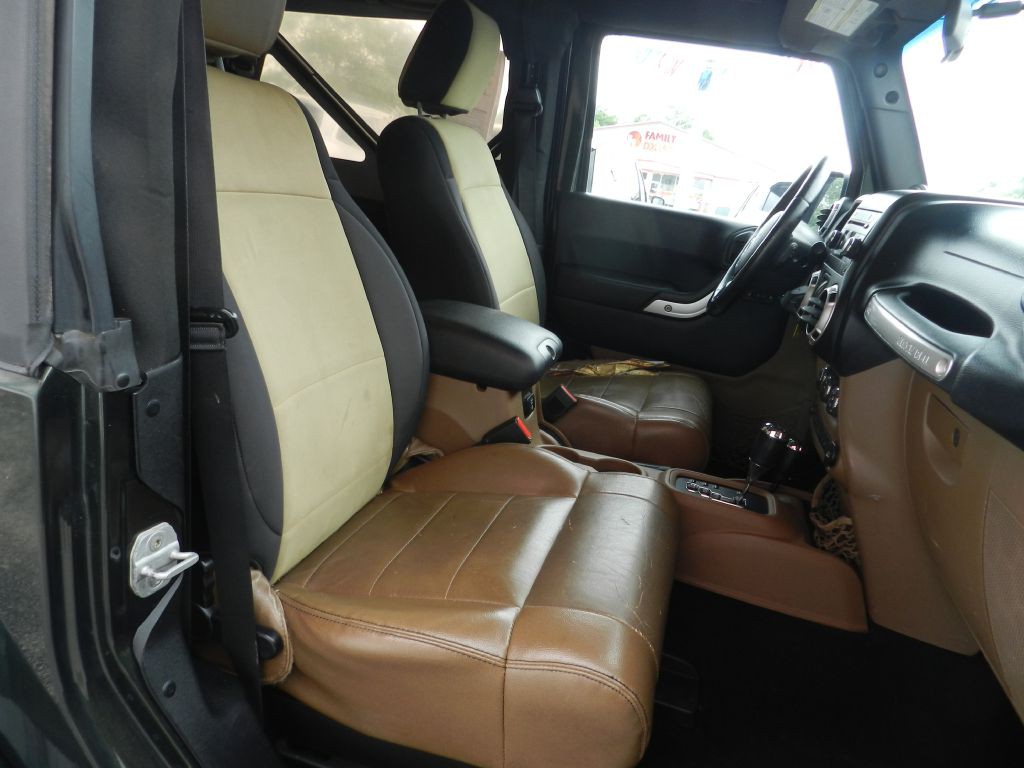 2012 Jeep Wrangler Image 11