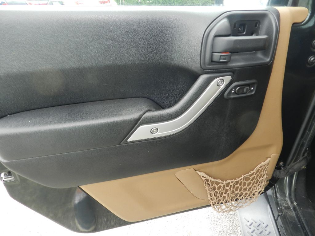 2012 Jeep Wrangler Image 15