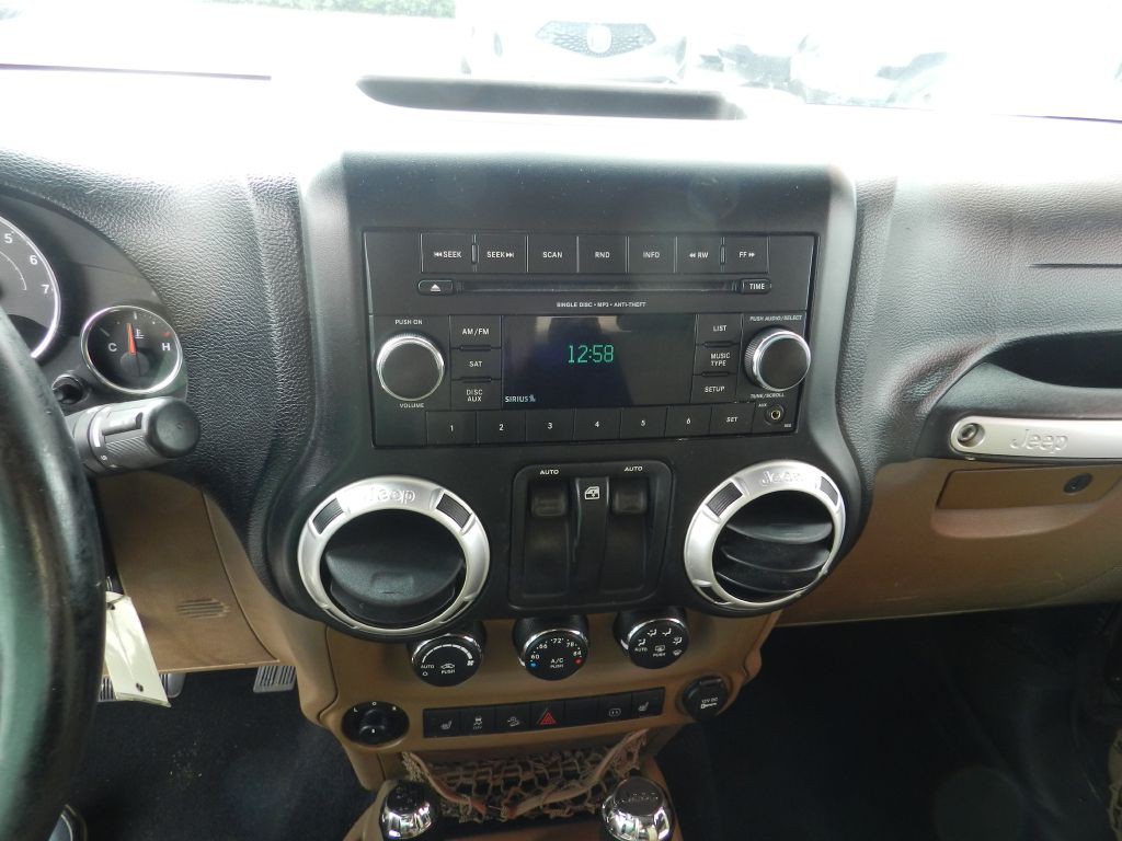 2012 Jeep Wrangler Image 16
