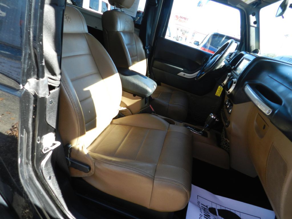 2012 Jeep Wrangler Image 11