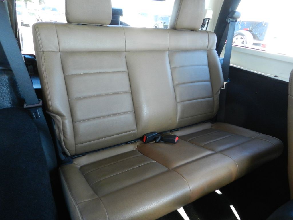 2012 Jeep Wrangler Image 12