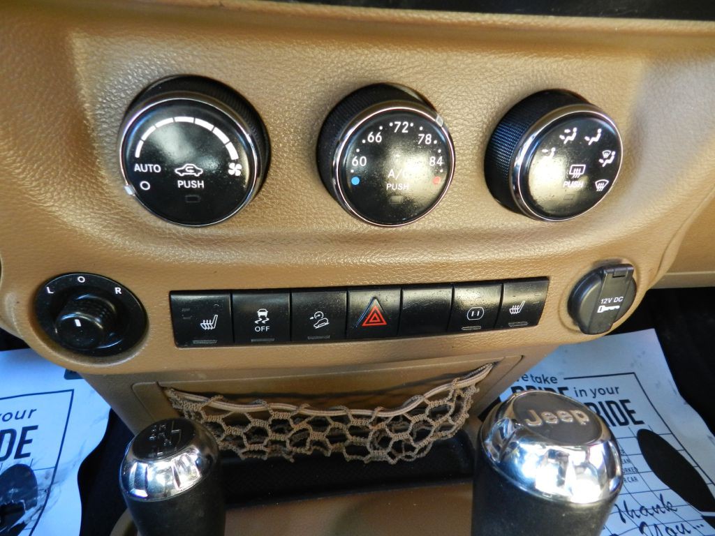 2012 Jeep Wrangler Image 18