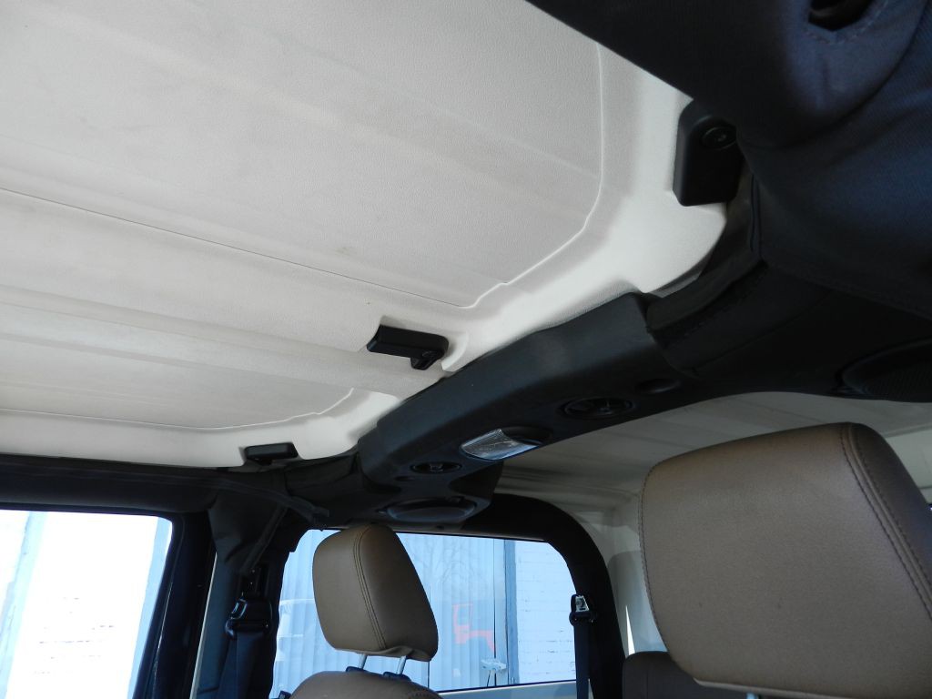 2012 Jeep Wrangler Image 19