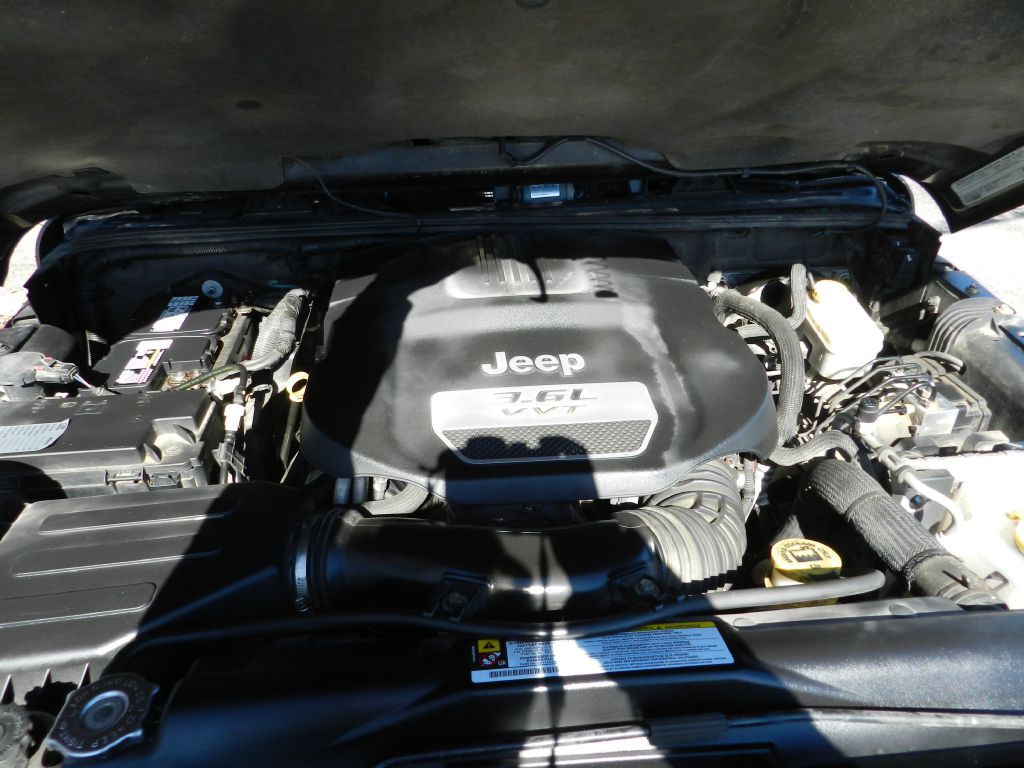 2012 Jeep Wrangler Image 20