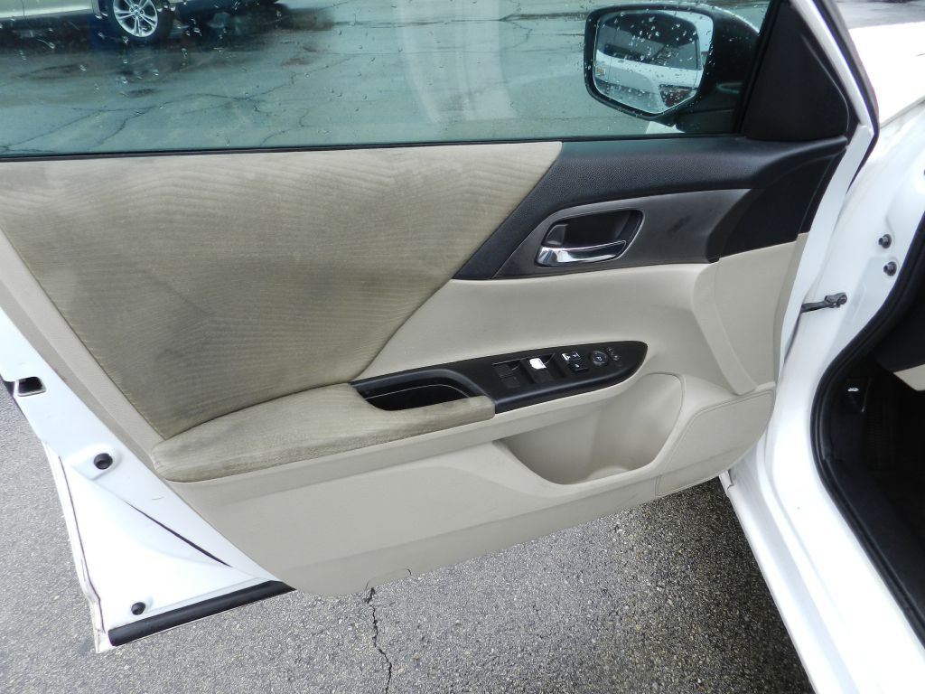 2015 Honda Accord Image 14