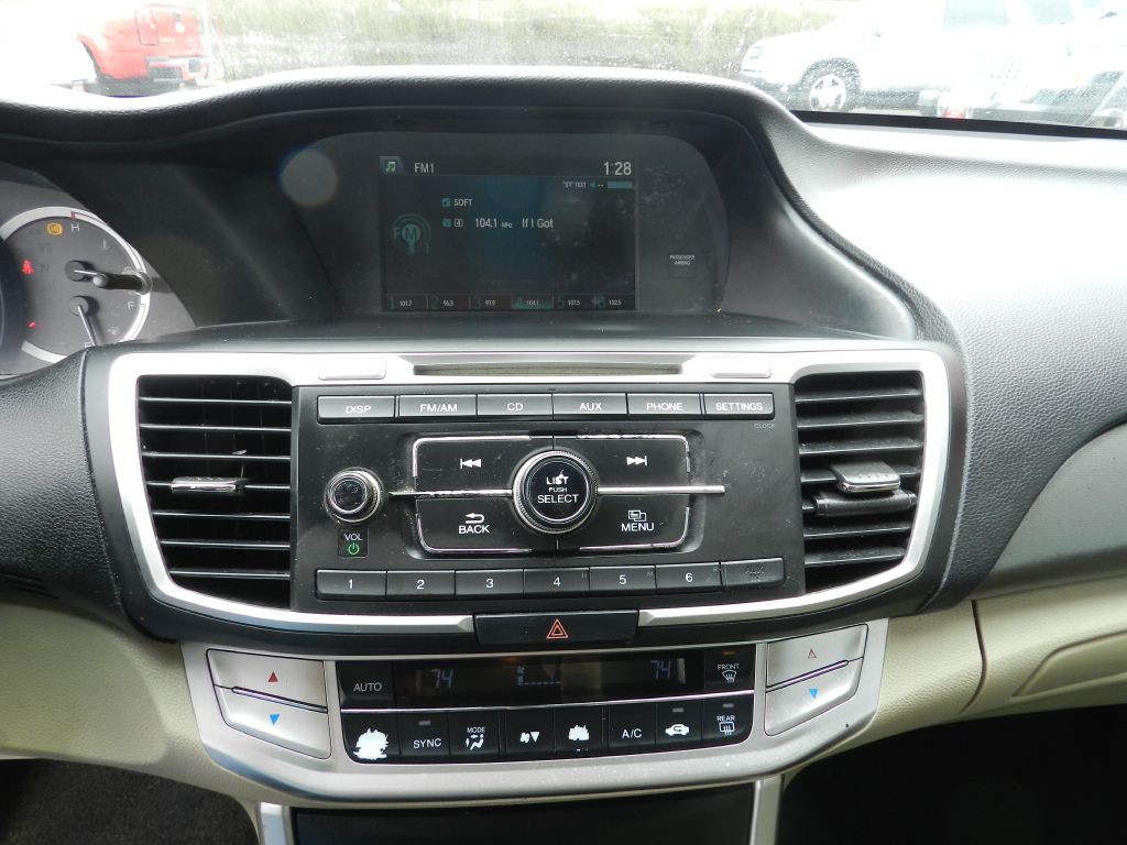 2015 Honda Accord Image 15