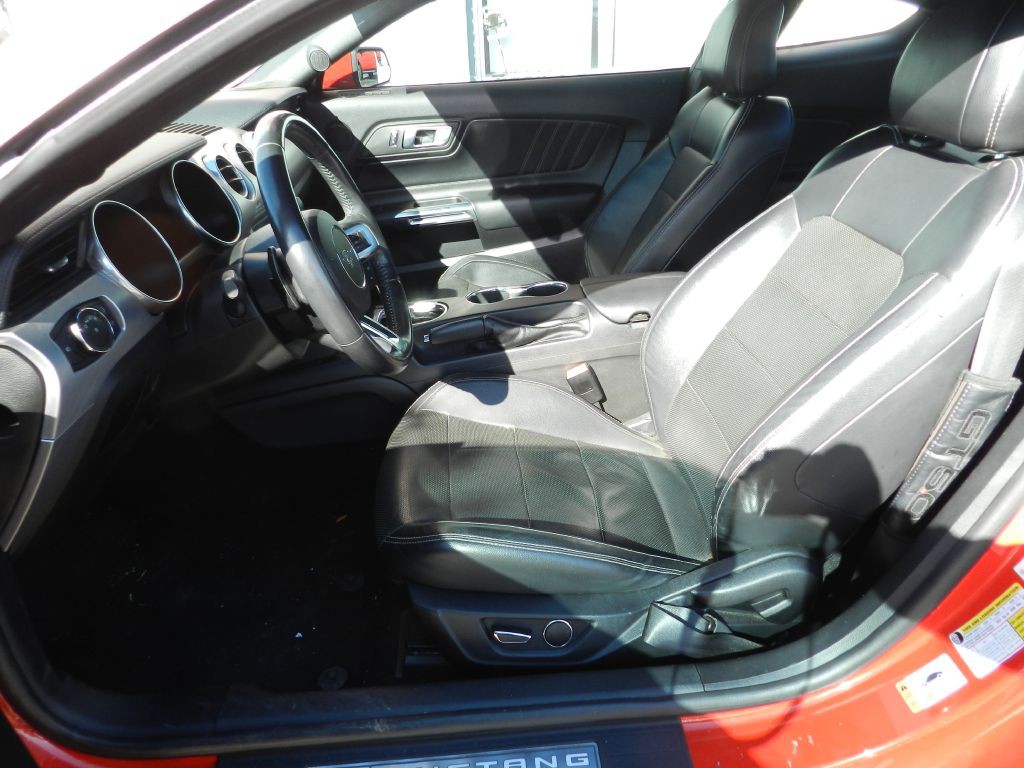 2019 Ford Mustang Image 2