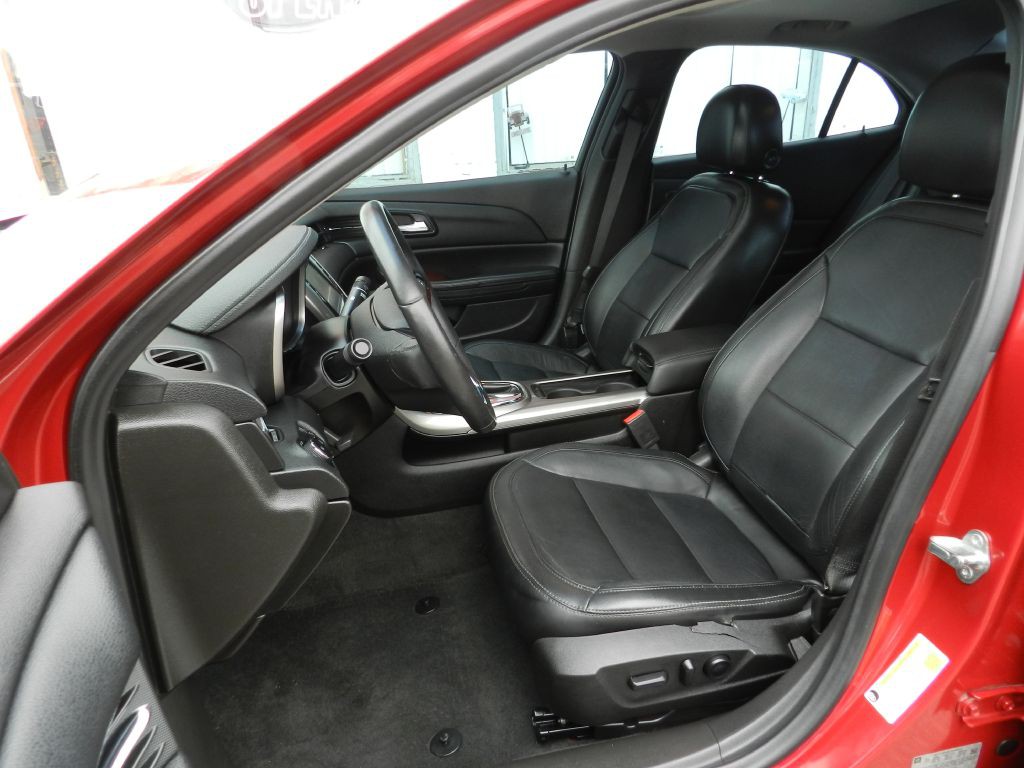 2013 Chevrolet Malibu Image 2