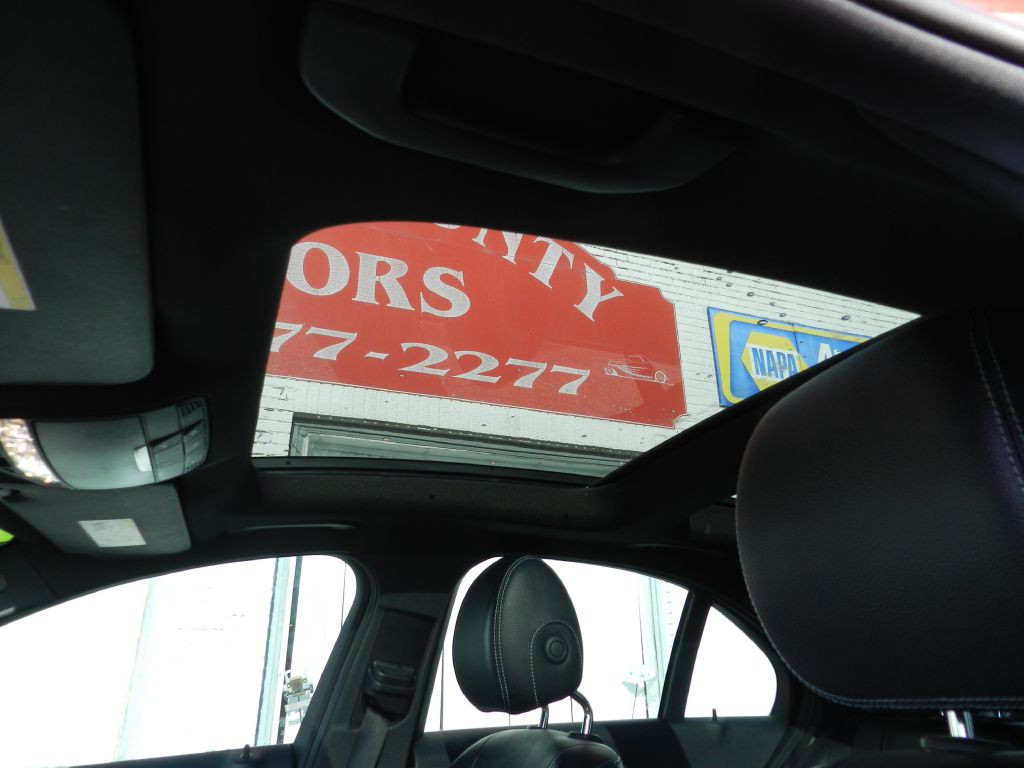 2016 Mercedes-Benz C-Class Image 19