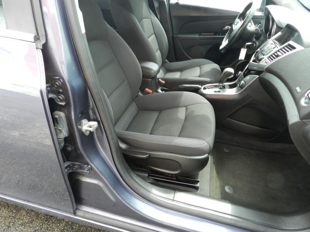 2013 Chevrolet Cruze Image 11