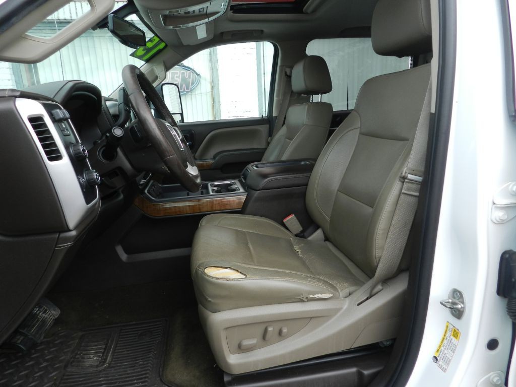 2015 GMC Sierra Image 2