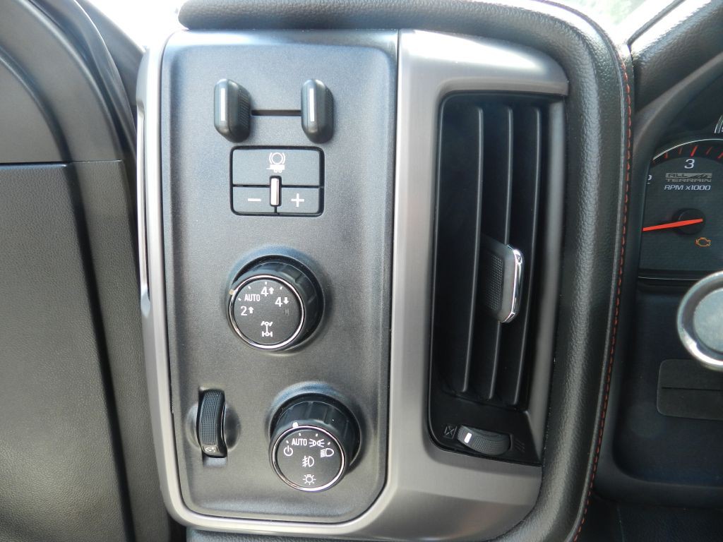 2015 GMC Sierra Image 16