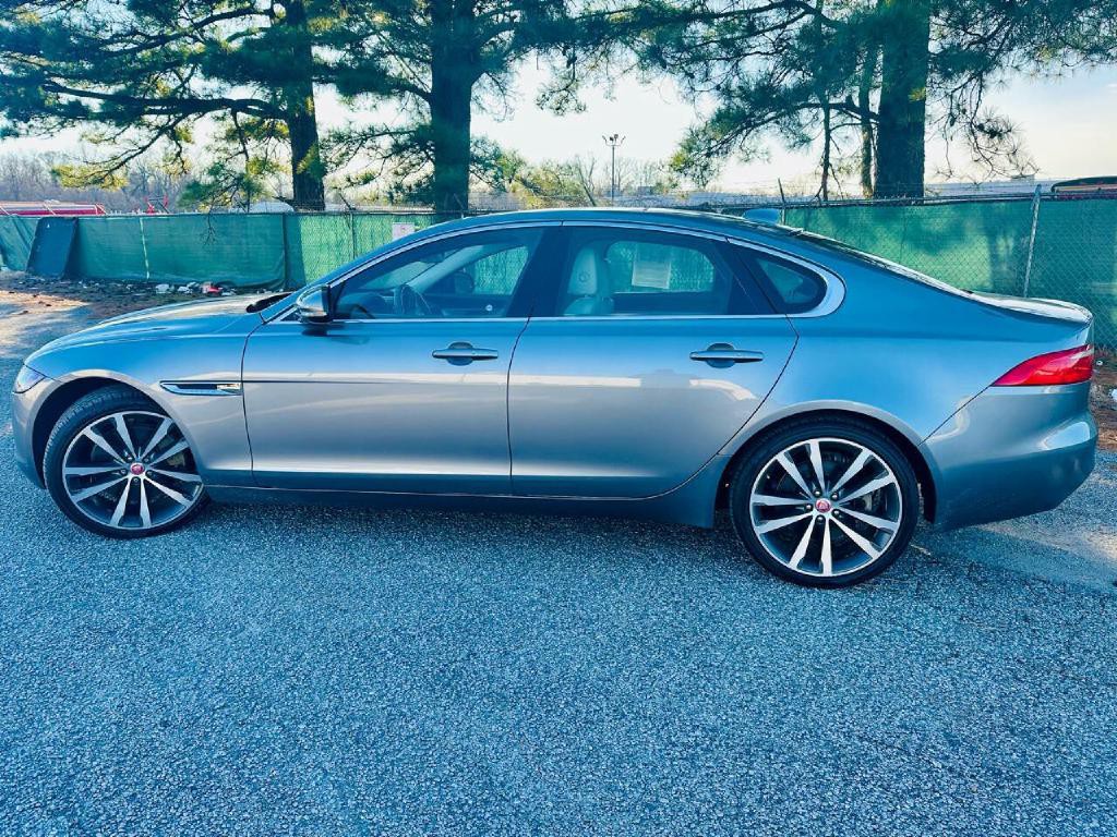 2020 Jaguar XF Image 3