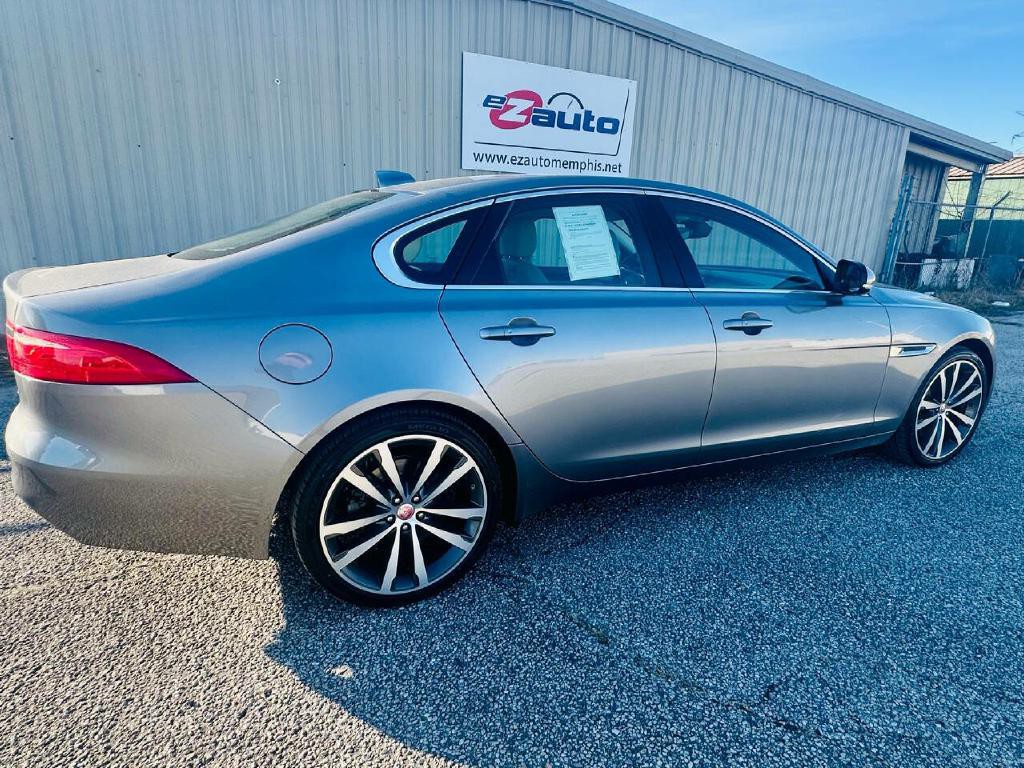 2020 Jaguar XF Image 6