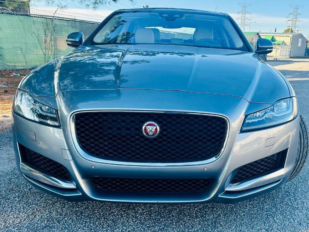 2020 Jaguar XF Image 9
